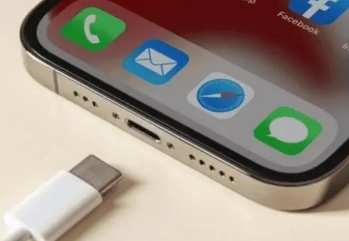 大新苹果15维修分享iPhone15改USB-C接口后能和安卓用户互借充电器吗 